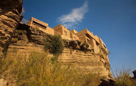  Dera Ghazi Khan Fort: An Intriguing Blend of History and Architectural Majesty!